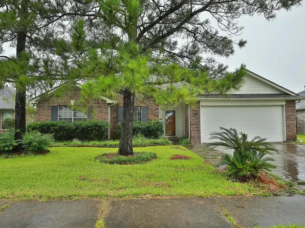 208 Armand Bay Dr, Dickinson, TX 77539