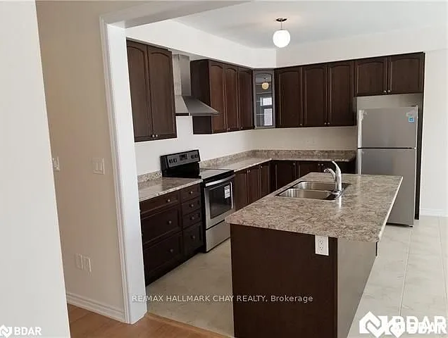 4 bed, $3,250 — Photo 3