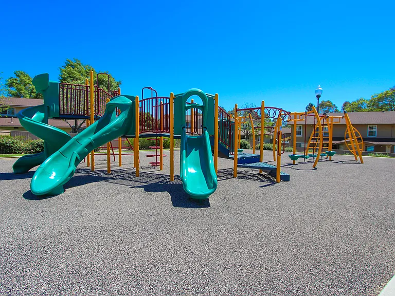 Aero Ridge - Military Housing — Photo 24