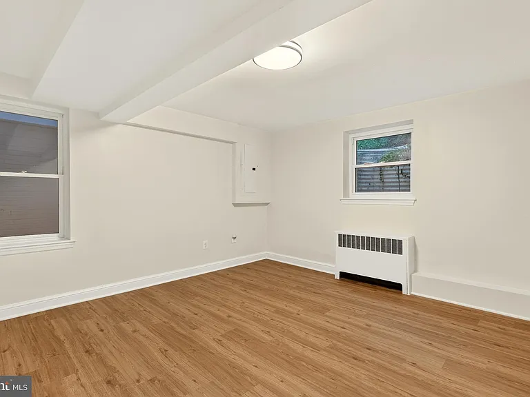 2375 N Vernon St — Photo 55