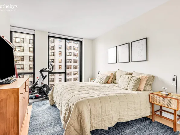 160 East 22nd Street image 4 of 11