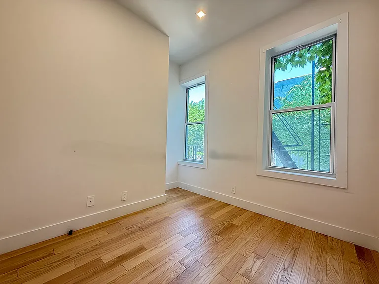 559 Clinton St #3 — Photo 6