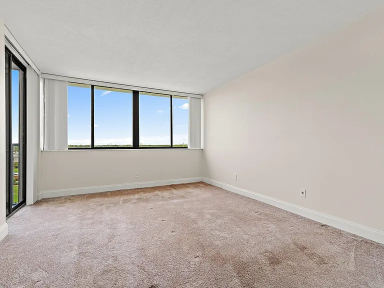 1605 S US Highway 1 #M1-506 — Photo 37