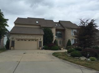 4091 Marlwood Dr, West Bloomfield, MI 48323