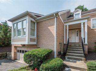 320 Queensberry Cir, Pittsburgh, PA 15234