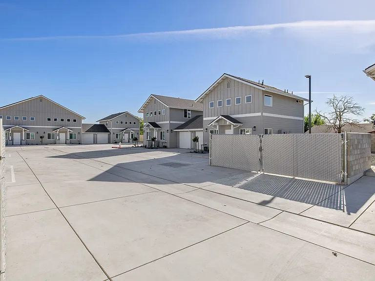 1363 W Grangeville Blvd — Photo 35