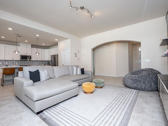 5th image of 231 Chapel Hill Ln