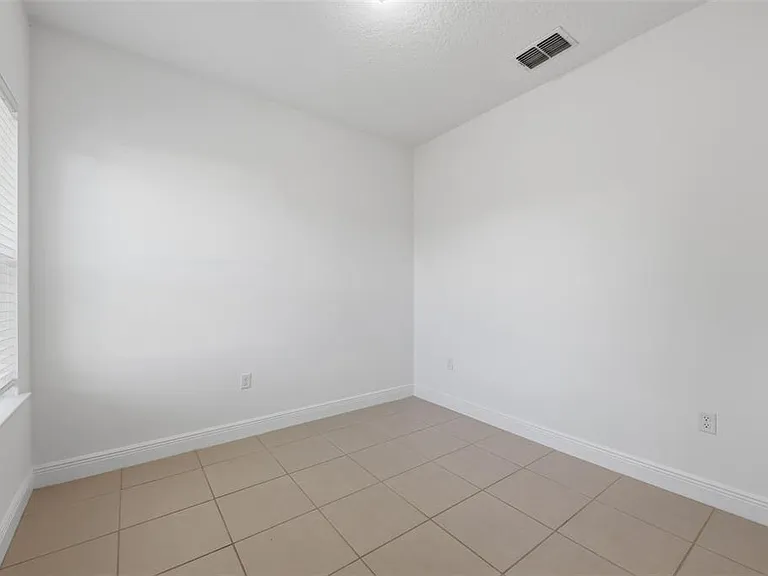 304 Begonia Ct — Photo 22