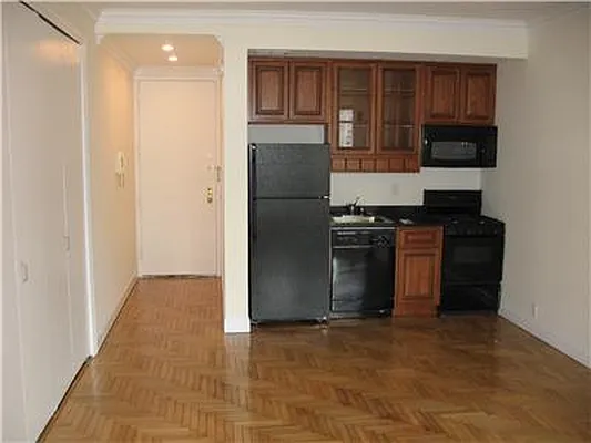 Rented by Domus Realty | media 2