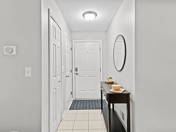 2nd image of 1927 Dorchester Ct