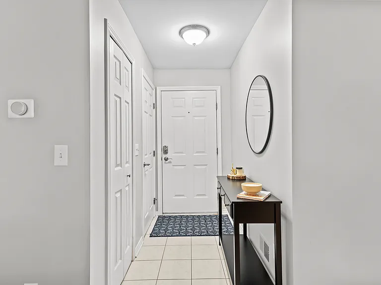 1927 Dorchester Ct — Photo 2