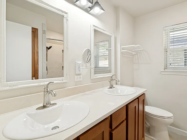13607 Rolling Hills Ln — Photo 14