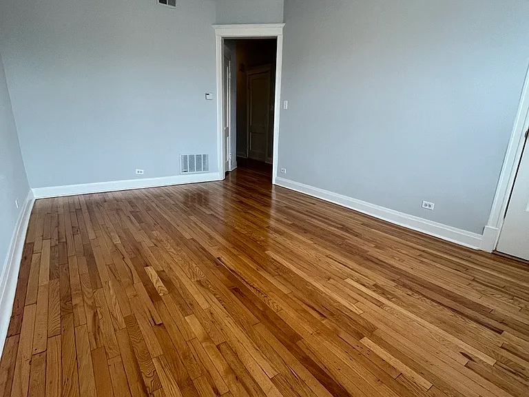 4411 W Montrose Ave #2 — Photo 6