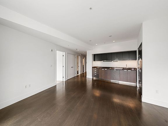 4th image of 110 Stuart St Unit 19H