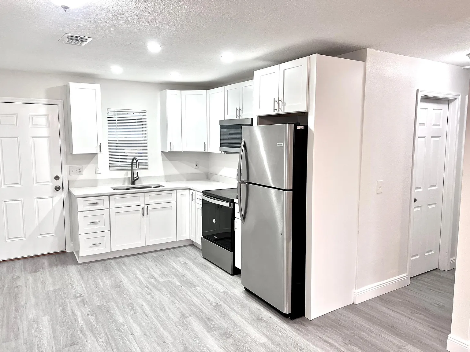 765 Hudson St — Photo 3