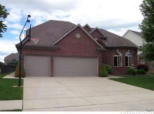 47088 Hidden Meadows Dr, Macomb, MI 48044