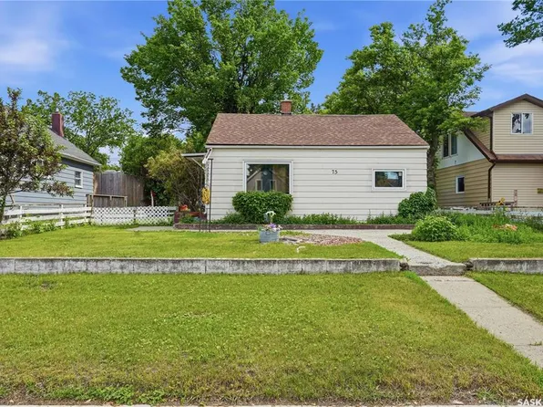 75 Iroquois STREET W, Moose Jaw, SK S6H 5A4