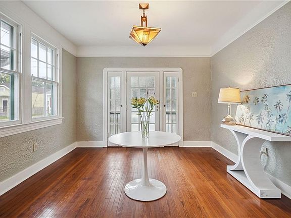 4th image of 2035 Adams St