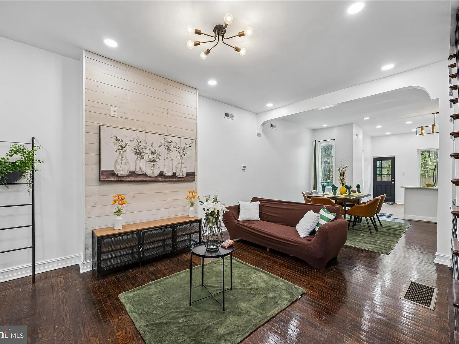 3 bed, 1208 sqft, $1,800 — Photo 4