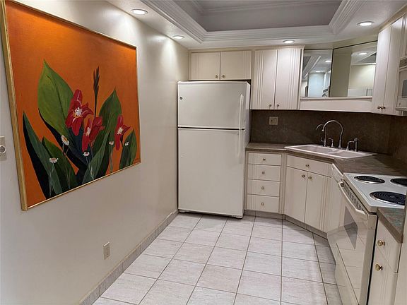 4th image of 3333 NE 34th Street #210