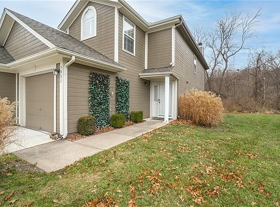 2nd image of 5931 NE Moonstone Dr