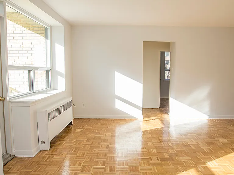 26 Thorncliffe Park Dr — Photo 4