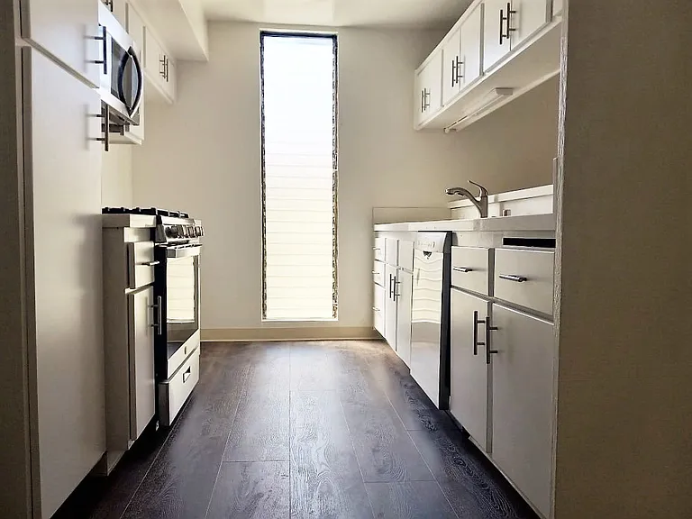 1414 Greenfield Apartments — Photo 16