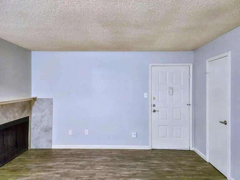 8389 Sands Point Dr — Photo 10