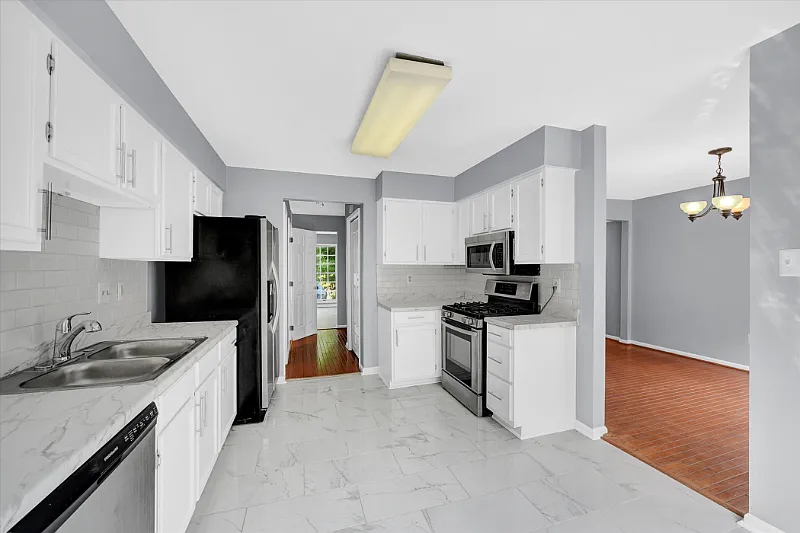 4 bed, 3.5 bath, 1572 sqft, $3,600 — Photo 3