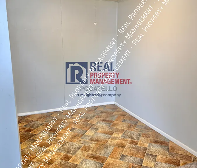 1921 1/2 Monte Vista Dr — Photo 4