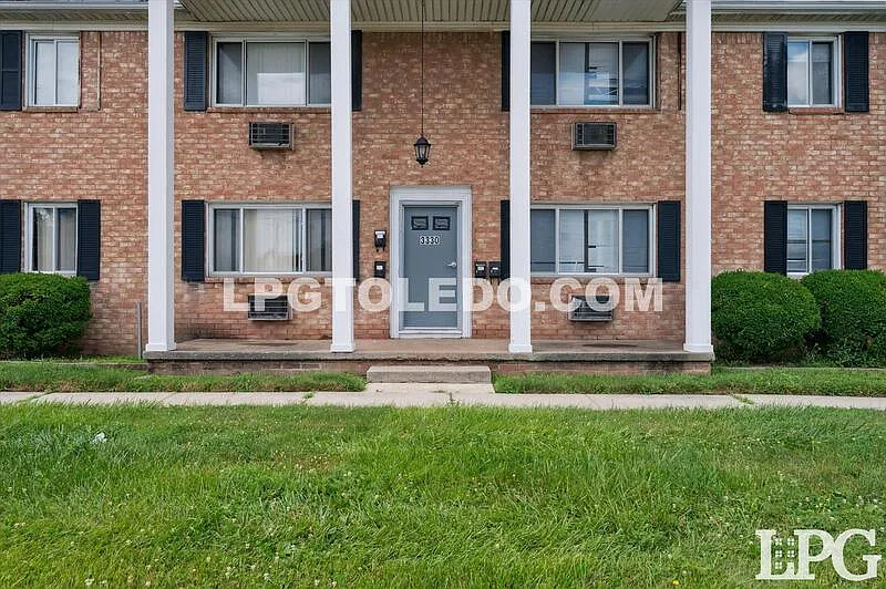2 bed, 1.0 bath, 850 sqft, $795 — Photo 2