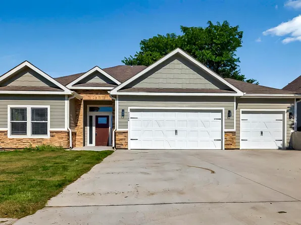 4328 SE Stone Ledge Dr, Topeka, KS 66609