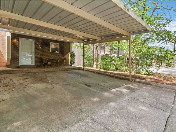 3rd image of 2031 N East Oaks Dr