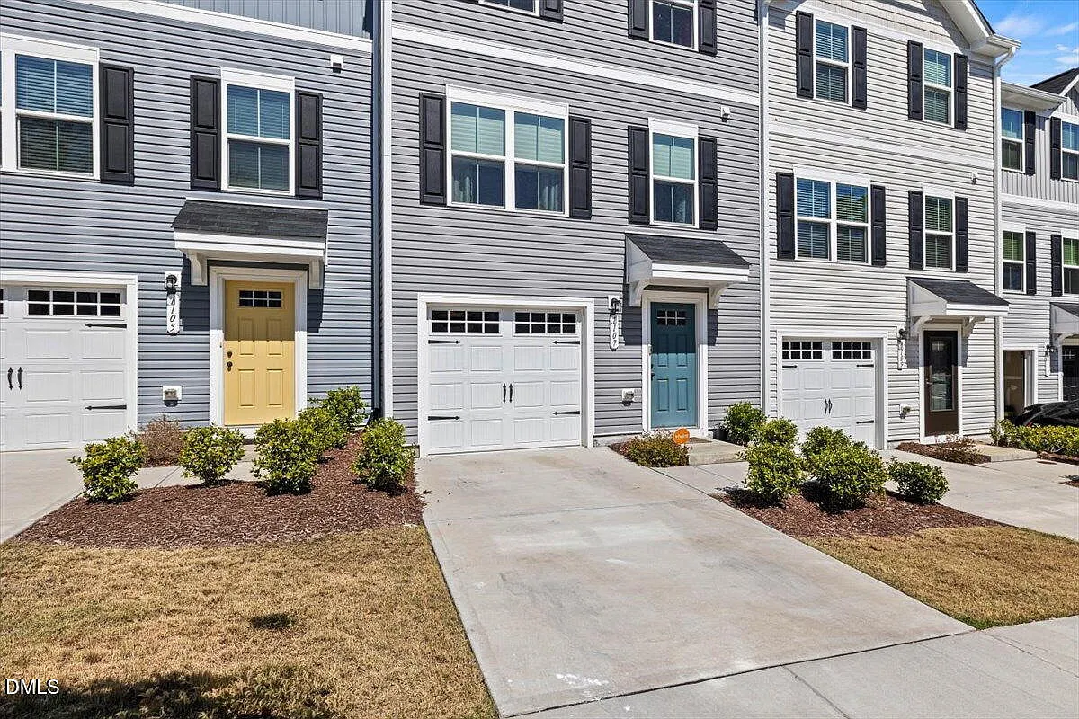 3 bed, 2.5 bath, $1,850 — Photo 2