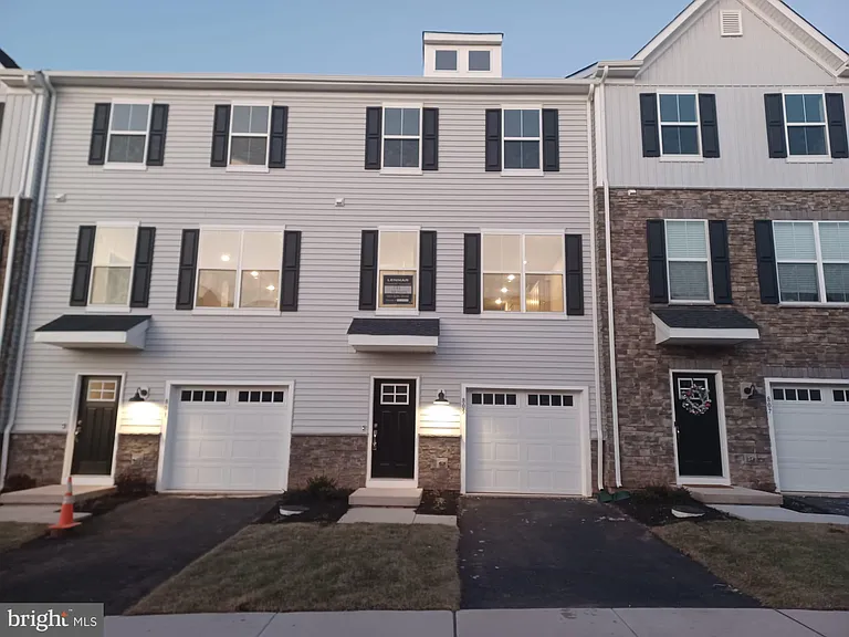 805 Pecan Rd — Photo 2