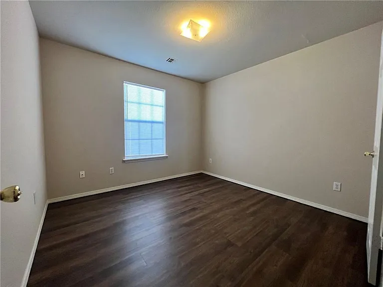 1102 SW Tunbridge Dr — Photo 7