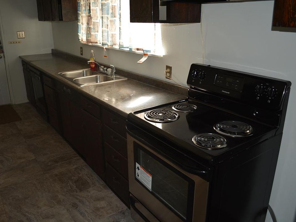 Lots of kitchen storage.