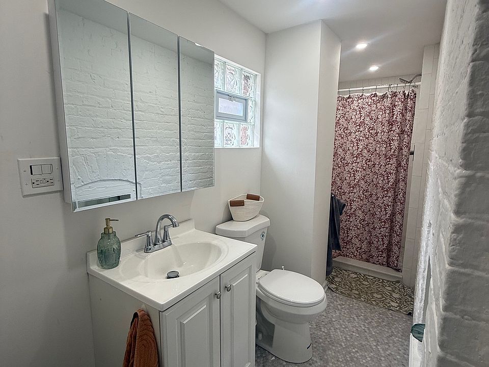 1st image of 2136 N Clifton Ave #1RR