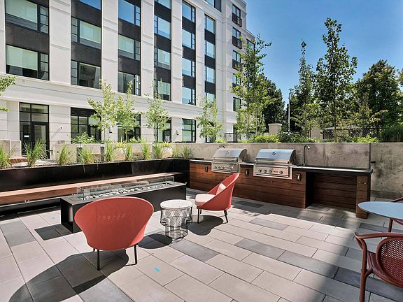 3rd image of 2050 NE Hoyt St #5468741