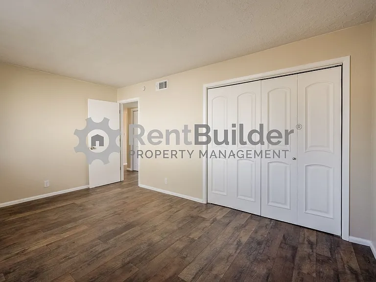 301 Geraldine Loop SE — Photo 13