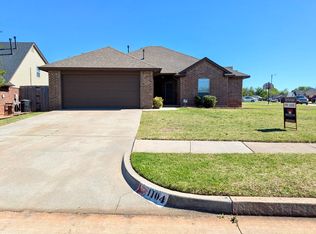 1104 NE 11th St, Moore, OK 73160