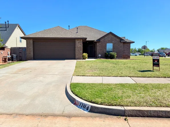 1104 NE 11th St, Moore, OK 73160