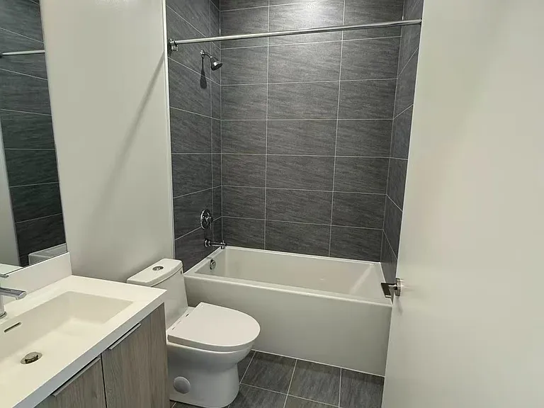400 King St W #1116 — Photo 8