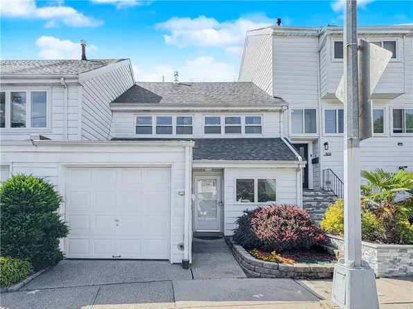 203 Dover Grn, Staten Island, NY 10312
