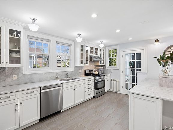 5th image of 216 Beverly Road