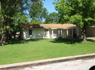 637 Meadowlark Ln, Centralia, MO 65240