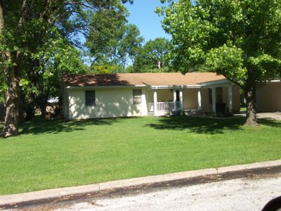 637 Meadowlark Ln, Centralia, MO, 65240