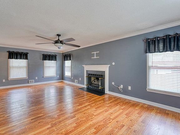 5th image of 840 Shoresbrook Dr