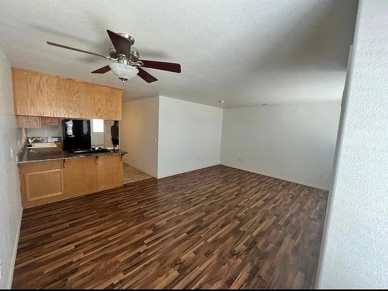 125 Derrick Aly #125 — Photo 4
