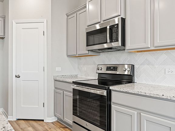 3rd image of 2708 Fox River Dr